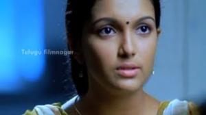 Watch Vaishali Movie Scenes - Aadhi helping out Sindhu Menon's sister - Saranya Mohan, Thaman - Telugu Cinema Movies Video