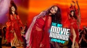 Watch Selena Gomez Channels Britney Spears for "Come & Get It" Performance 2013 MTV Movie Awards Video