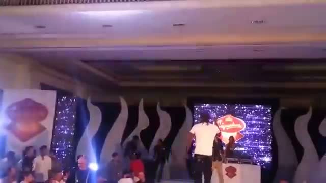 Watch Virat Kohli And Chris Gayle Dancing For Gangnam Style On the Ramp Video