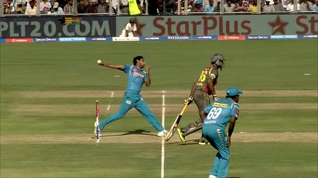 Watch Outstanding Swing Bowling spell Bhuneshwar Kumar - PW vs SH - PEPSI IPL 6 - Match 22 Video