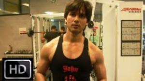 Watch Shahid Kapoor Becomes a Rambo for Rambo Rajkumar Video