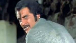 Watch Vinod Khanna Tries To Rape Hema Malini In Patthar Aur Payal - Best Drama Scene Video
