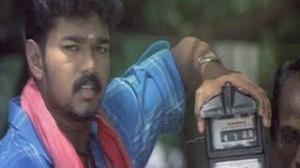 Watch Bhagavathi Movie Scenes - Vijay teaching the auto driver a lesson - Telugu Cinema Movies Video