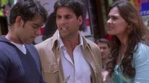 Watch Akshay Kumar Bashed Up By Ajay Devgn - Insan Video