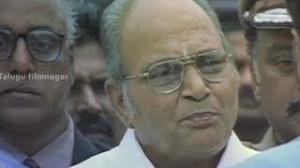 Watch Bhagavathi Movie Scenes - Vishwanath thanking Vijay for his kindness - Reema Sen & Vijay - Telugu Cinema Movies Video