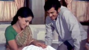 Watch Jaya Bhaduri & Jeetendra In Sweet Moment From Parichay Video