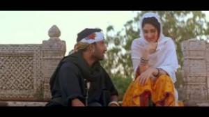 Watch Abhishek Bachchan Is Attracted To Kareena Kapoor - Best Romantic Scene - Refugee Video