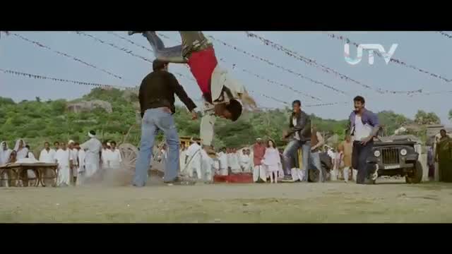 Watch Himmatwala - High octane FIGHT Scene - Ajay Devgn Video
