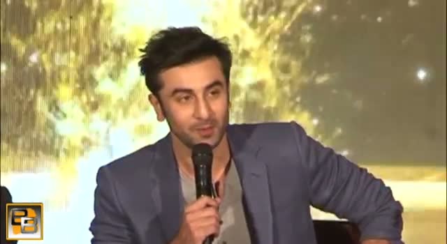 Watch Ranbir Kapoor DETAINED at the Mumbai Airport Video