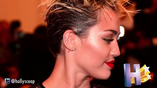 Watch Miley Cyrus Comes Face-To-Face With January Jones At 2013 Met Gala Video