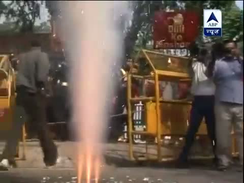Watch Karnataka poll results: Celebrations outside Congress office in Delhi Video