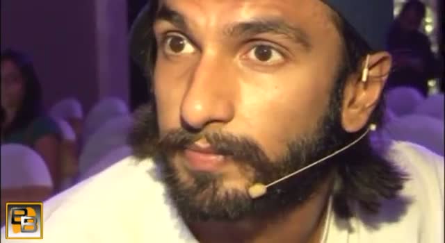 Watch Kareena Kapoor turns Ranveer Singh's SISTER Video