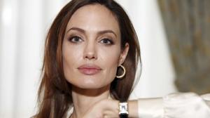 Watch Angelina Jolie praised for bravery in mastectomy revelation Video