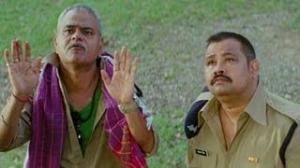 Watch Daroga Pratap Singh Harassed By The Kids - Satrangee Parachute Video