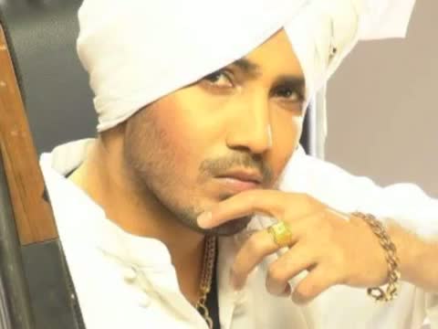 Watch JATT BAALDUGA - MIKA SINGH Video
