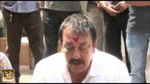 Watch Sanjay Dutt ASSIGNED paper binding work in JAIL Video