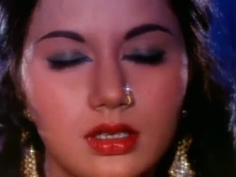 Watch Rishi Kapoor Admires Ranjeeta's Beauty - Best Romantic Scene - Laila Majnu Video