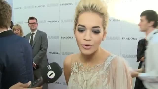 Watch GLAMOUR AWARDS: Victoria Beckham, Rebel Wilson, Rita Ora, Zosia Mamet talk girl crushes Video