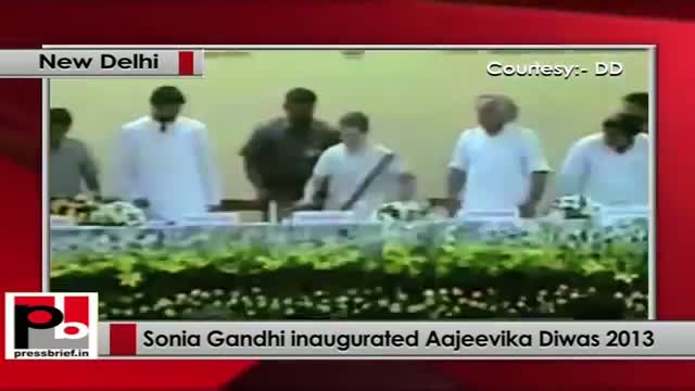 Watch Sonia Gandhi inaugurated Aajeevika Diwas 2013 Video