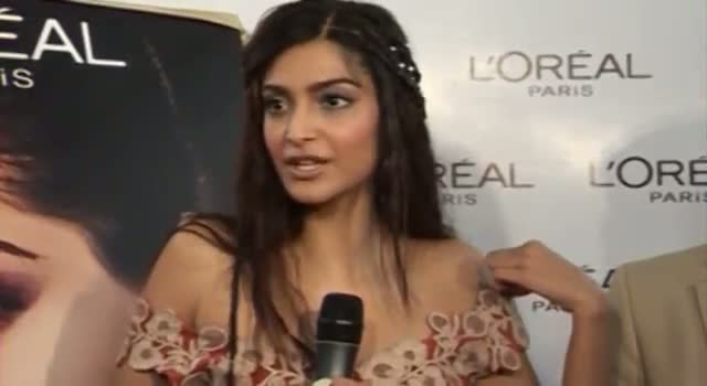 Watch Sonam Kapoor adjusts SLIPPING DRESS Video
