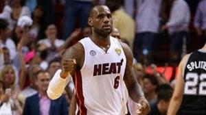 Watch NBA: LeBron's BIG plays after losing his headband! Video
