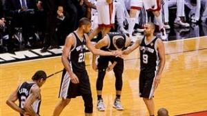Watch NBA: Tony Parker's sweet lob pass to Tim Duncan! Video