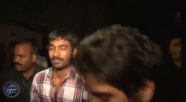 Watch Sonam Kapoor gets MOBBED Video