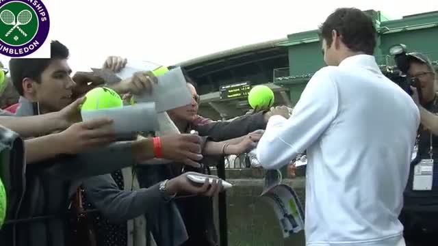 Watch Fans go crazy for Roger Federer at Wimbledon 2013 Video