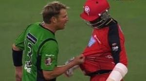 Watch Biggest Fight in the History of Cricket - Shane Warne vs Marlon Samules Hits Each other Video