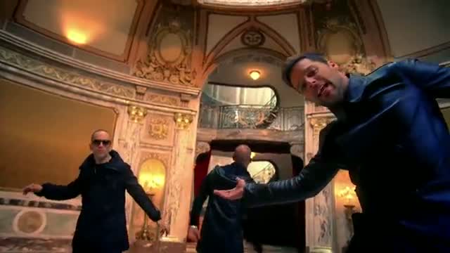 Watch Ricky Martin - Frio ft. Wisin & Yandel Video