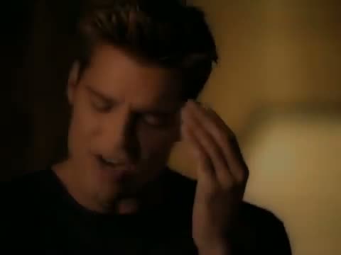 Watch Ricky Martin - Vuelve Video