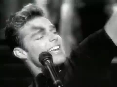 Watch Ricky Martin - La Copa De La Vida Video