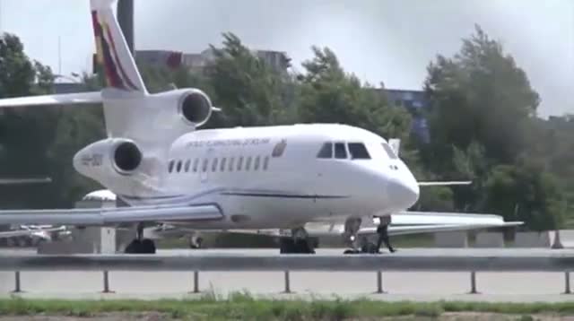 Watch Bolivian President's Plane Leaves Vienna Video