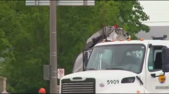 Watch Car Pulled From Ohio Sinkhole Video