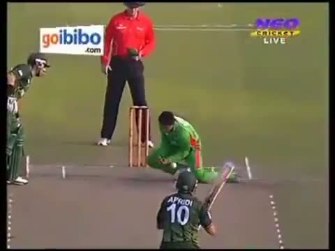 Watch Most Funniest Dismissal in Cricket History - Shahid Afridi Wicket - 11 March 2012 Video