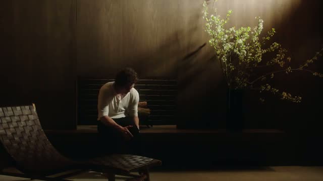 Watch Stay ft. Mikky Ekko  - Rihanna (Official) Video