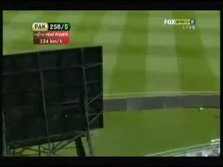 Watch Pak vs NZ 3rd ODI Highlights Shahid Afridi blasts batting 65 off 25 HD balls 29/01/2011 Video
