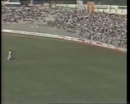 Watch SUNIL GAVASKAR 121 (100 off 94 balls) vs WEST INDIES 1983 2nd test Delhi Video