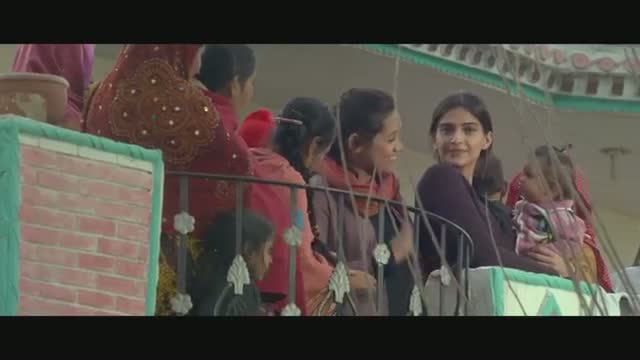 Watch Raanjhanaa - Aise Na Dekho Official New Song Video feat Dhanush and Sonam Kapoor Video