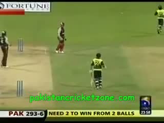 Watch 1 over 17 Runs Required - How Kamran Akmal Survived Video
