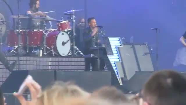 Watch The Killers - Spaceman - Phoenix Park 13/7/13 Video