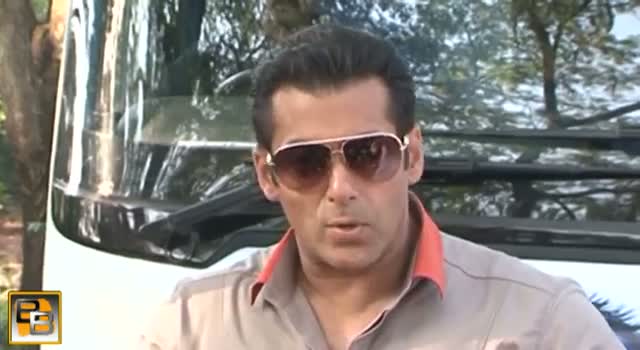Watch Salman Khan appears before court in 2002 Hit & Run Case Video