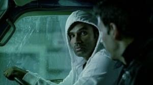 Watch Suniel Shetty escapes the police - De Dana Dan Video