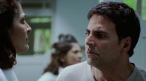 Watch Akshay Kumar harassed by his cunning employer - De Dana Dan Video