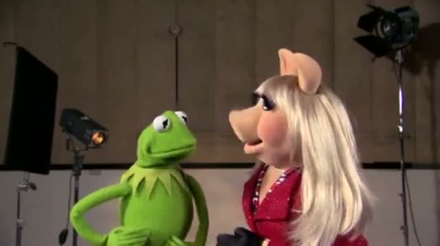 Watch Kermit and Miss Piggy Send Best Wishes to Royals Video