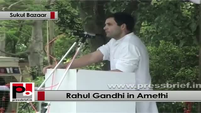 Watch Rahul Gandhi in Amethi explains the benefits of Aadhaar Card Video