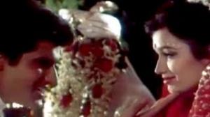 Watch Aaye Baraati - Bollywood Wedding Song - Anaam - Arman Kohli, Ayesha Jhulka Video