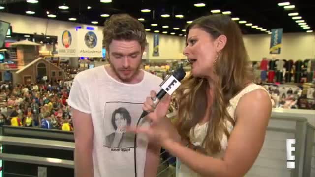 Watch Richard Madden to Dress Up at Comic-Con Video