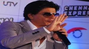 Watch Shahrukh Khan Refuses To Talk About HUGGING Salman Khan Video