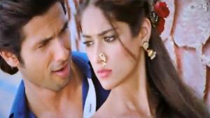 Watch Tu Mere Agal Bagal Hai Song - Phata Poster Nikla Hero - Shahid Kapoor & Ileana D'Cruz Video
